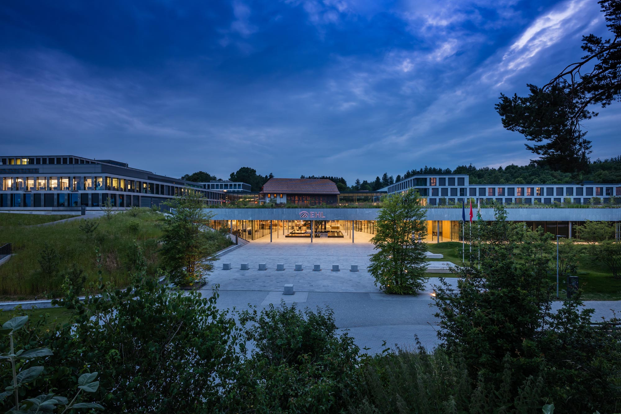 ehl-campus-by-night