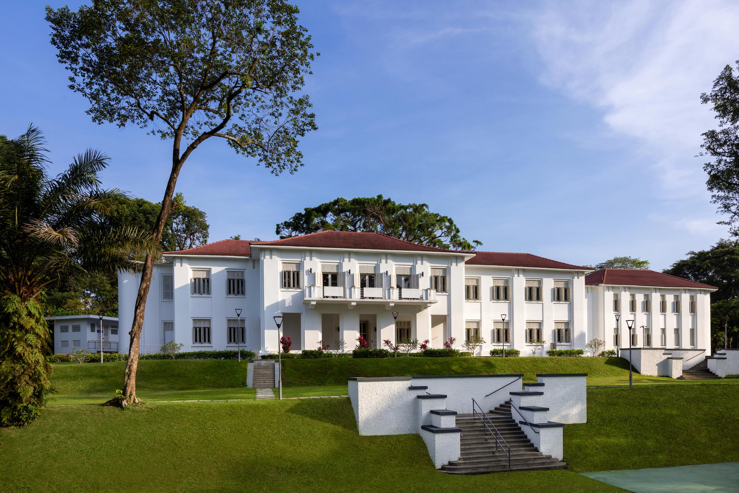 ehl-singapore-campus-outside2