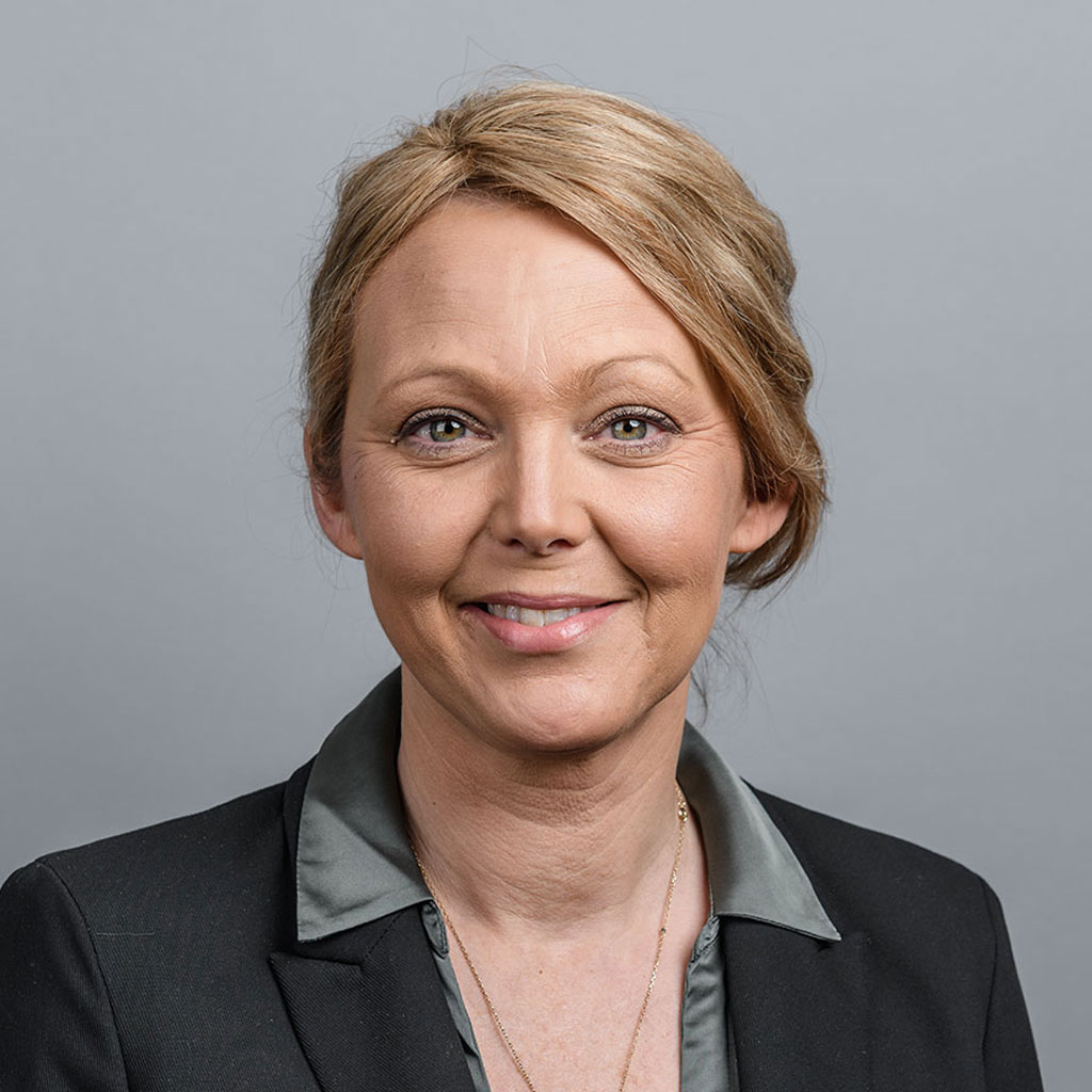 Mrs Karin Coyras